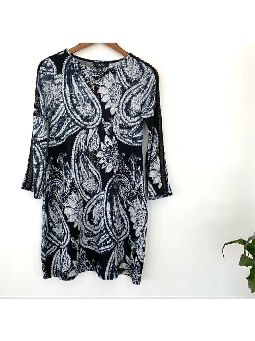 Papillon shift dress with crew neckline, 3/4 length sleeves, stretch knit, midi